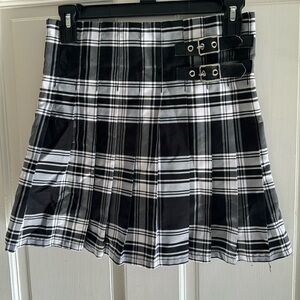 Girls size S side zipper plaid skirt